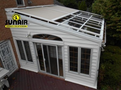 Solharo%20awning%20by%20Sunair%20partially%20extended.JPG